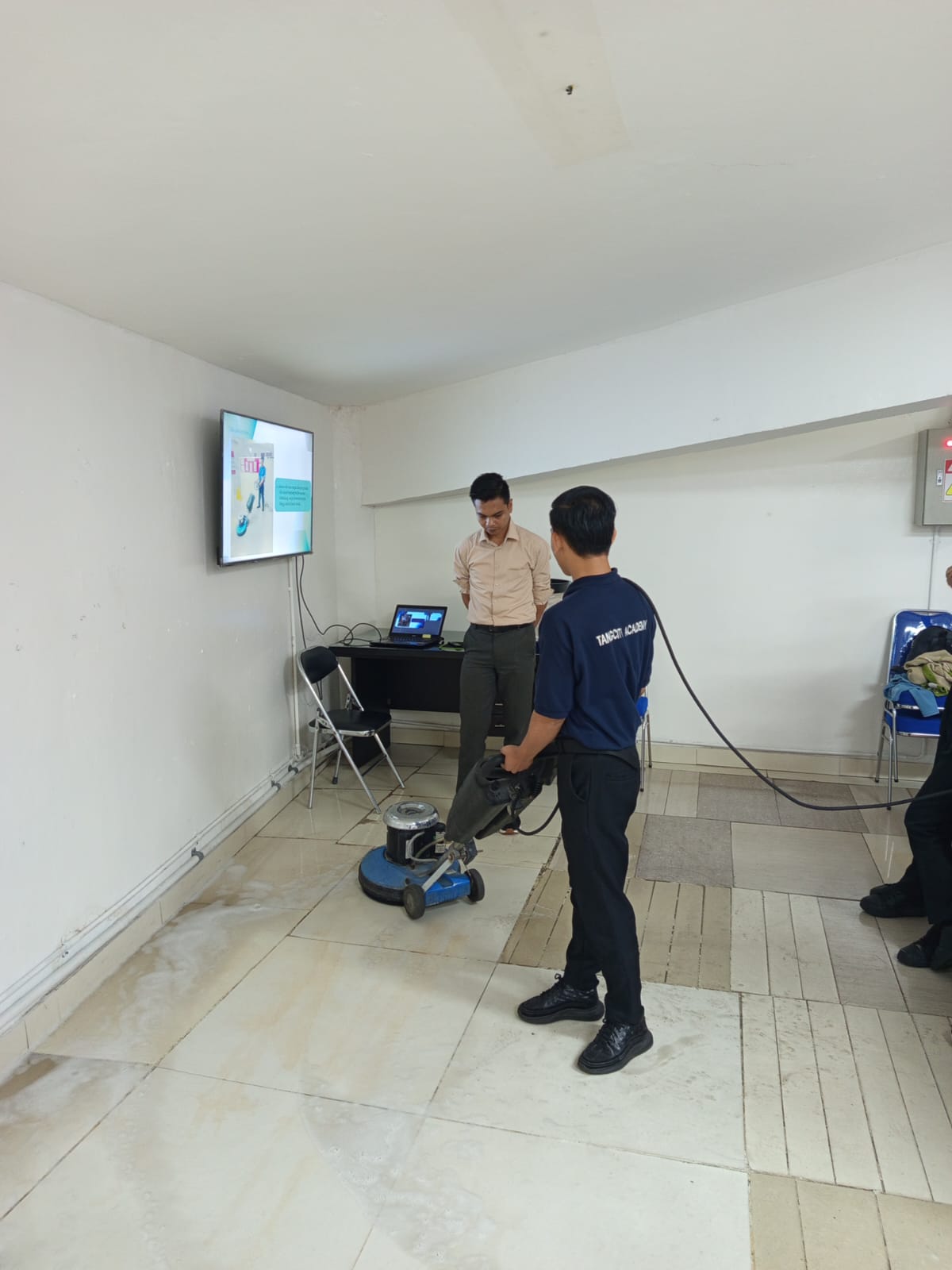 Training Brusing Lantai
